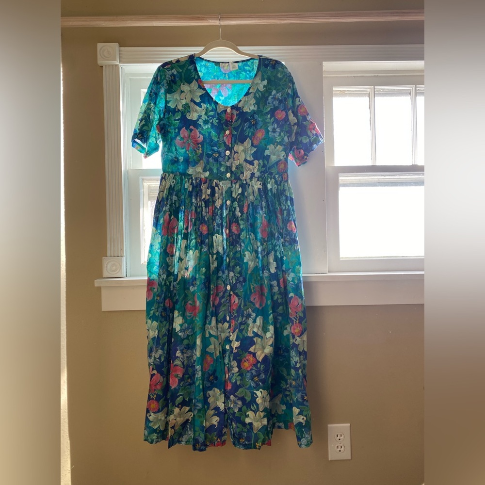Adorable Vintage Floral Cotton Midi Dress - Picture 3 of 8